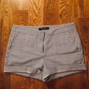 Cute striped shorts!